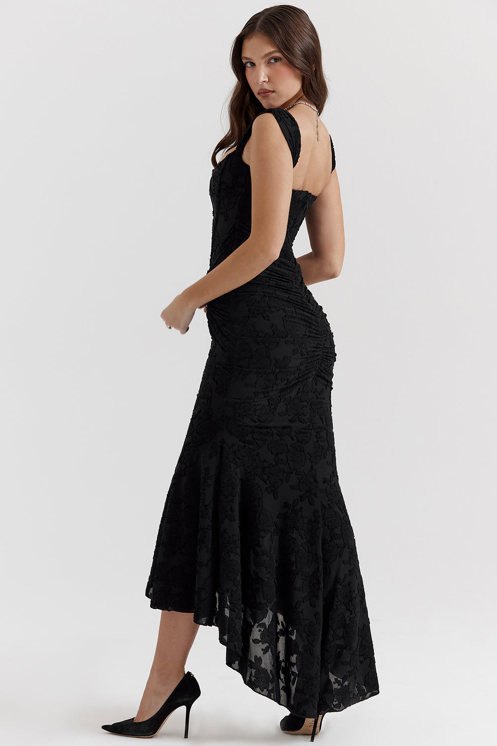 Elegant Evening Dress | Lace Bodycon Gown with Figure-Sculpting Ruching | Chic Sleeveless Design for Unforgettable Evenings
