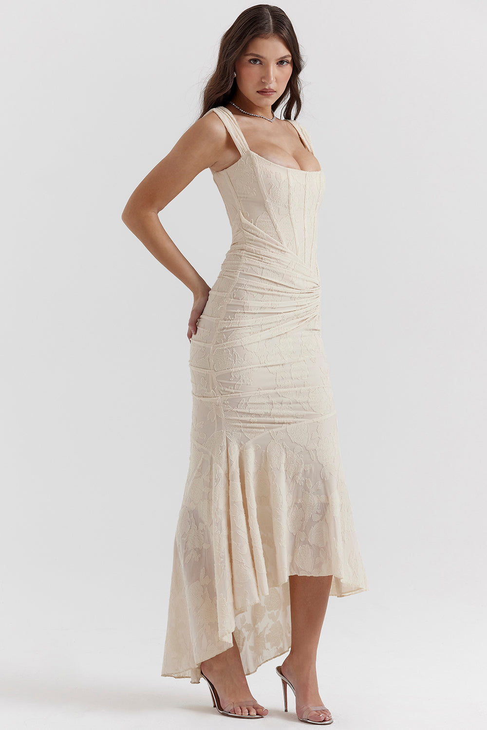 Elegant Evening Dress | Lace Bodycon Gown with Figure-Sculpting Ruching | Chic Sleeveless Design for Unforgettable Evenings