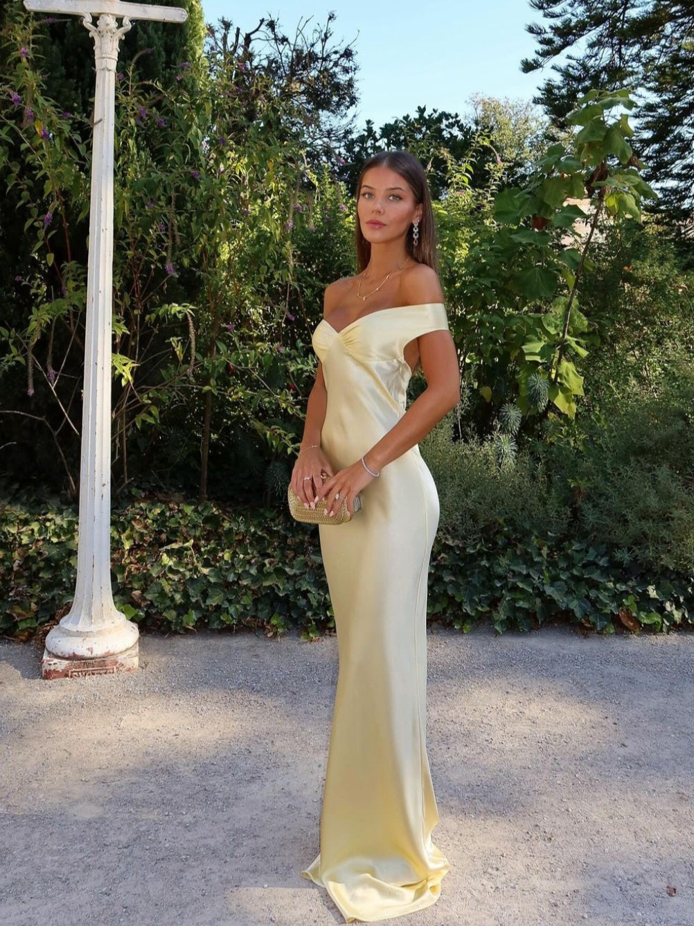 Elegant Evening Gown | Off-Shoulder Lace Design with Sculpted Bodice | Flattering Fit for Formal Events