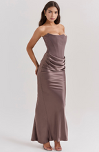 Elegant Lace Evening Dress for Women with Hourglass Fit | Stunning Formal Gown for Unforgettable Occasions