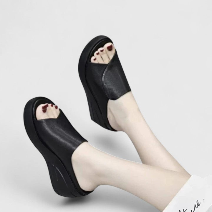 Esther™ | Orthopedic Wedge Sandals for Women with Cushioned Support | Stylish Black Wedge Heels for All-Day Comfort