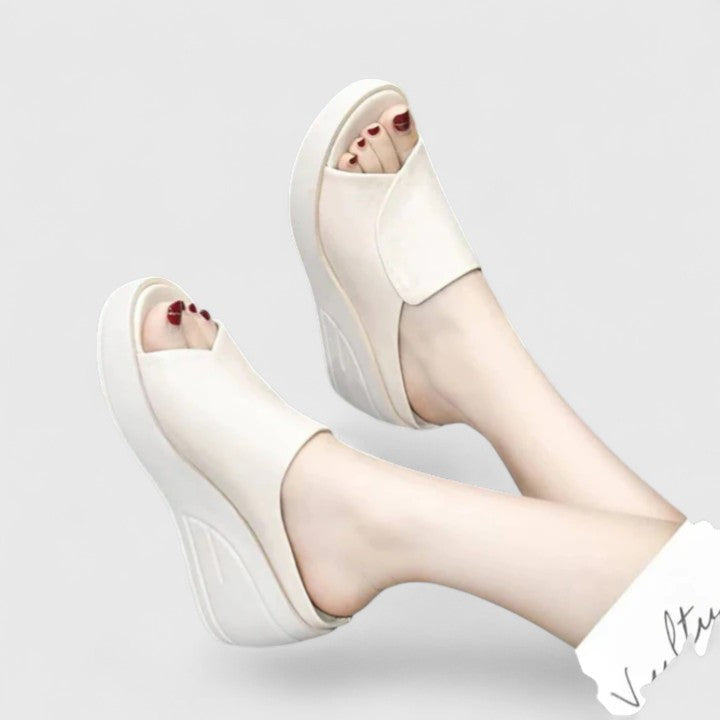 Esther™ | Orthopedic Wedge Sandals for Women with Cushioned Support | Stylish Black Wedge Heels for All-Day Comfort