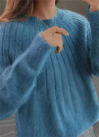 Luxurious Knit Women's Sweater in Relaxed Fit for Ultimate Comfort 0