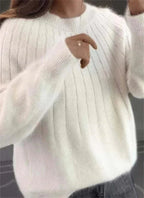 Luxurious Knit Women's Sweater in Relaxed Fit for Ultimate Comfort 4